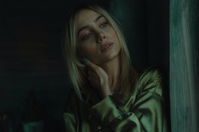 醋酸面料衬衫美女图片